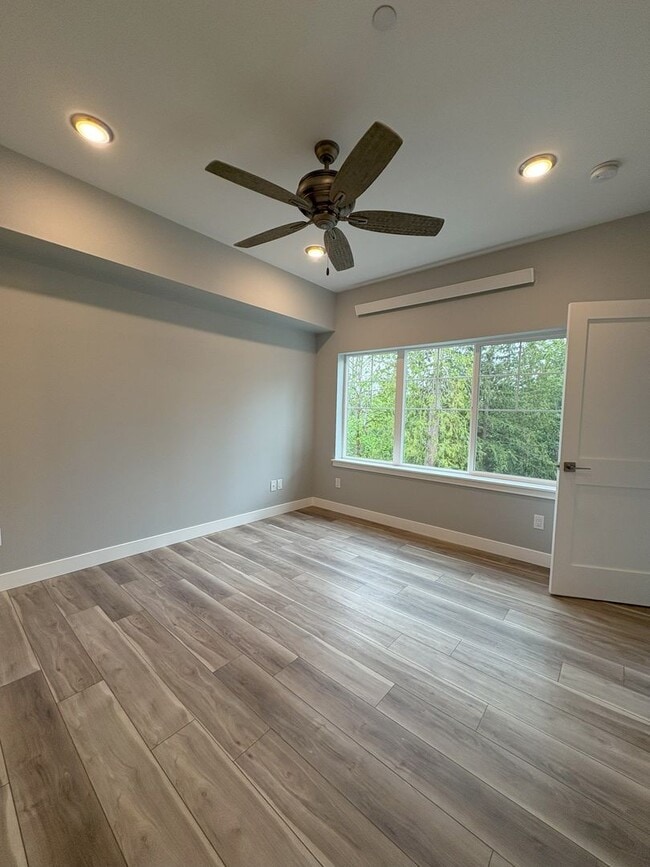 Building Photo - Townhome with amazing nature view