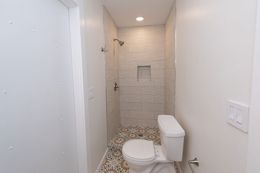 Building Photo - 718 Wachendorf St
