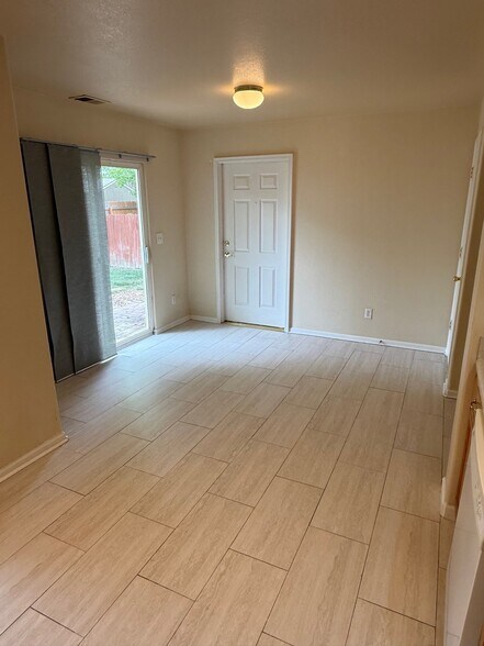 Building Photo - 5222 E 100th Way