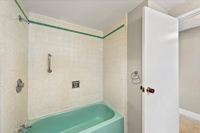 Building Photo - Stylish Imperial Plaza Condo in Prime Downtown Location
