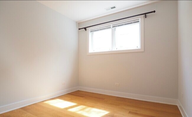 Building Photo - 1263 N Honore St