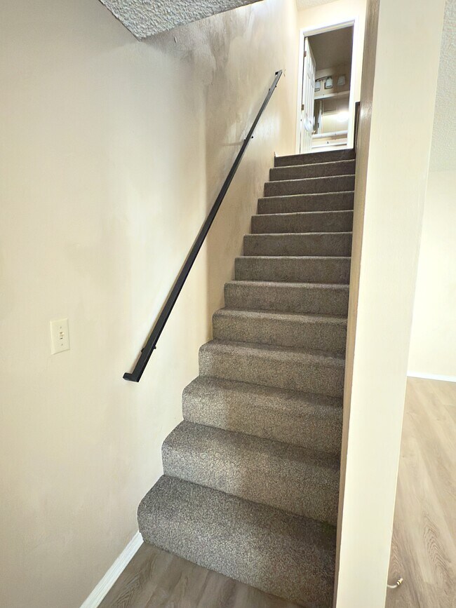 Building Photo - 3610 S Kelly Ave