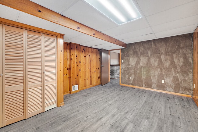 Building Photo - 302 Taylor Ave