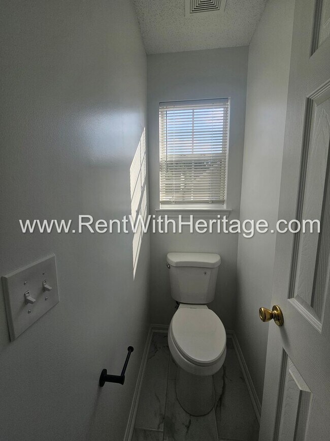 Building Photo - Gorgeous 3bd/ 2.5 bath Home in Popular Nat...