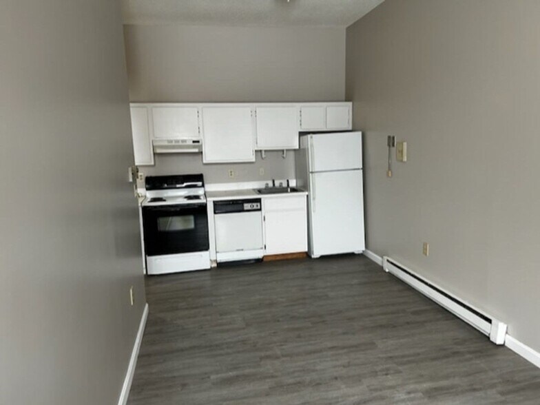 Building Photo - 92 Gorham St