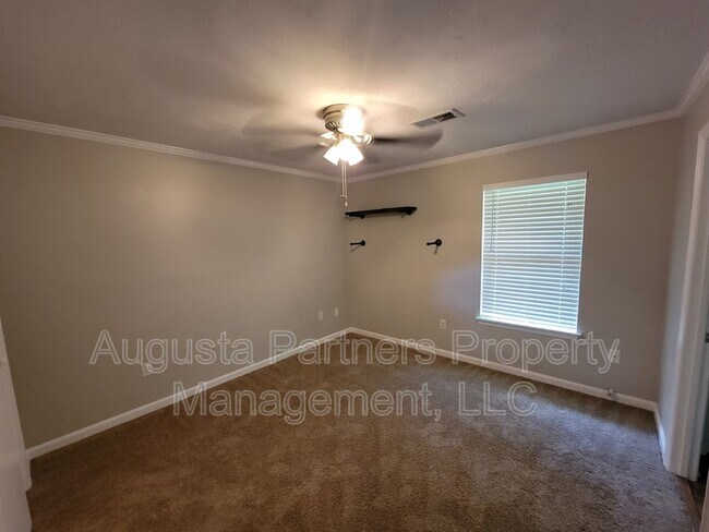 Building Photo - 2612 Fox Ct