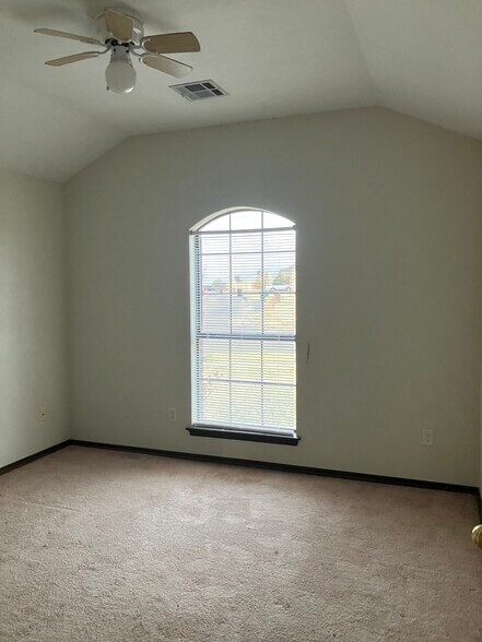 Building Photo - 16300 Seminole Dr