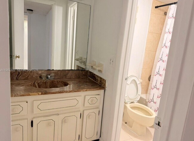 Building Photo - 13390 NE 7th Ave