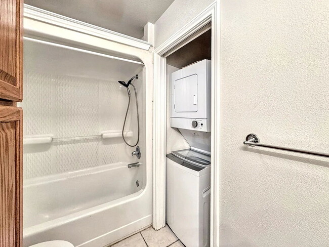 Building Photo - "Charming 1-Bedroom Haven in San Marcos – Cozy 651 sq ft Retreat on Burleson Street!"