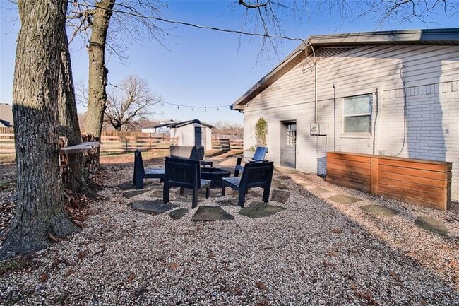 Building Photo - 9940 Kitty Rd