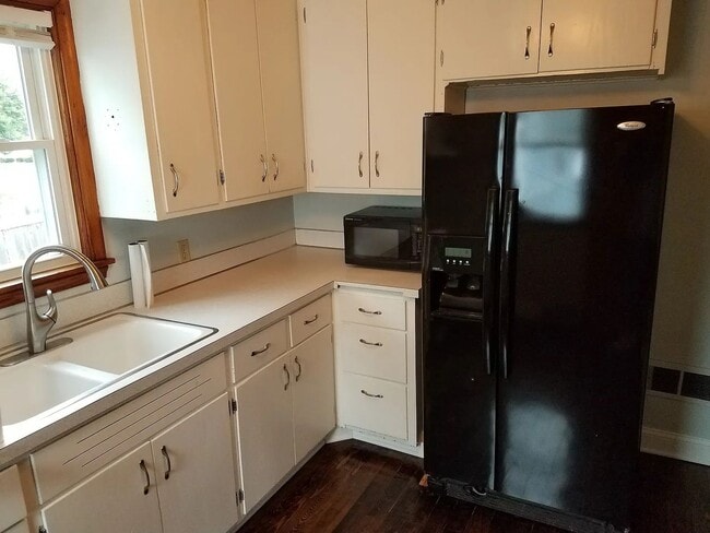 Building Photo - Centrally Located 2 Bed 1 Bath in Appleton