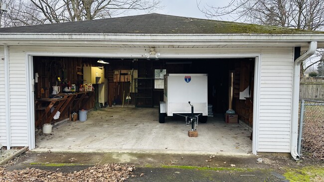 Building Photo - 1031 Field Dr