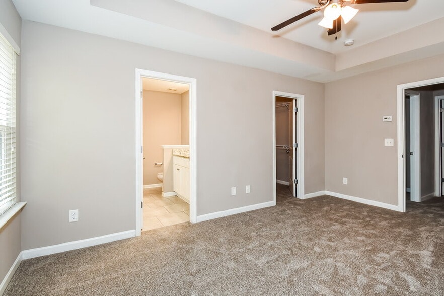 Building Photo - 602 Fieldcrest Dr