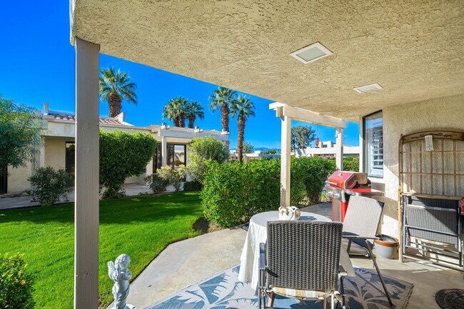 Building Photo - 255 Vía Rengo