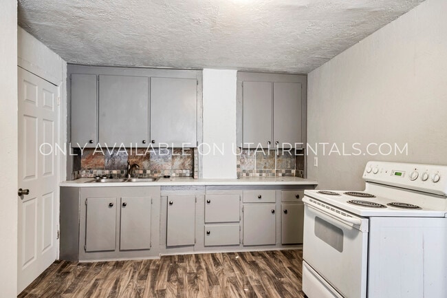 Building Photo - 629 S 400 E