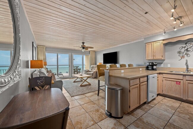 Building Photo - 3290 Scenic Hwy 98