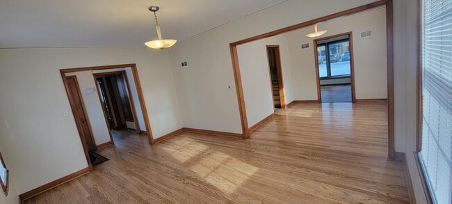 Building Photo - 24 S Pine St