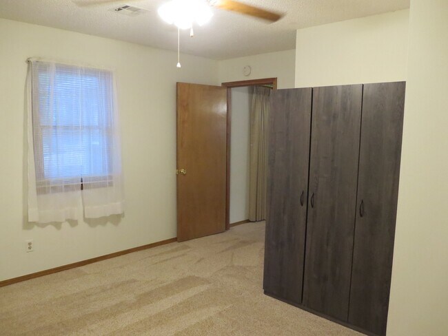 Building Photo - 17 Constance Cir