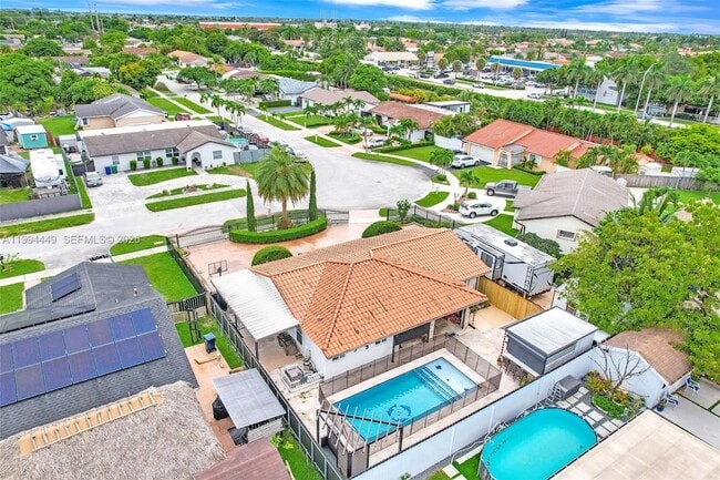 Building Photo - 4225 SW 133rd Ct