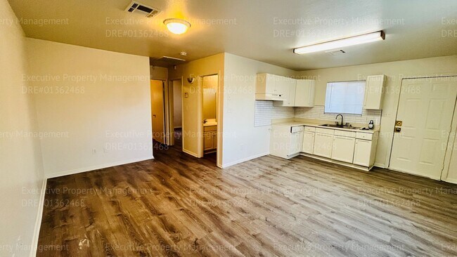 Building Photo - 1142 8th Pl