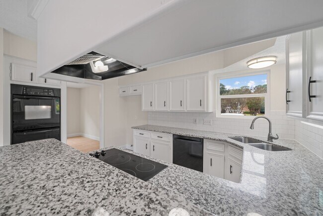 Building Photo - 15034 Rose Valley Dr