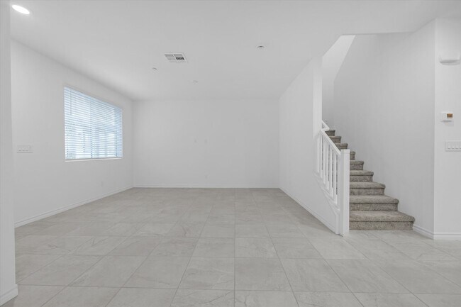 Building Photo - Iron Mountain Townhome with attached garage