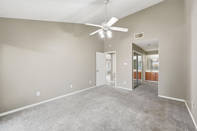 Building Photo - Upgraded Duplex in Arlington!