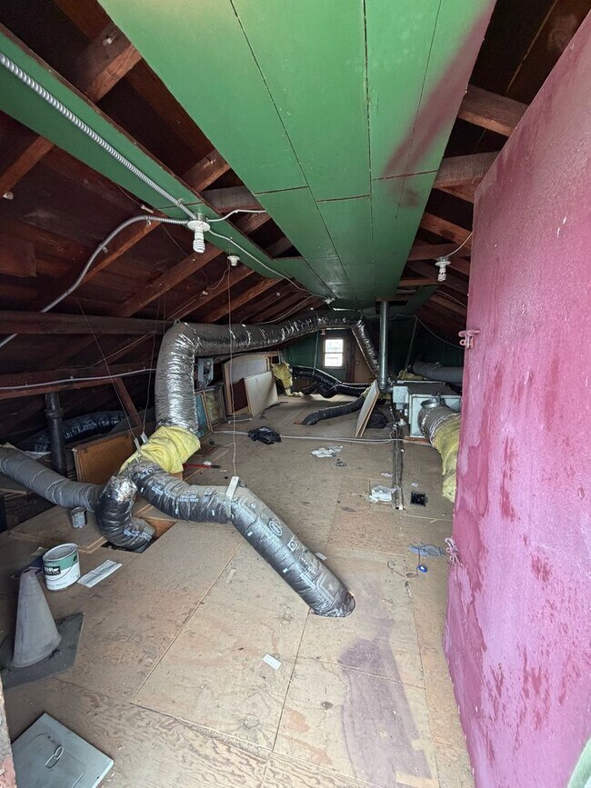 Building Photo - 3BEDROOM 1 BATHROOM COMMERCIAL PROPERTY