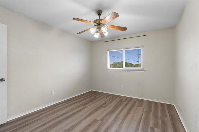 Building Photo - 130 Siebert Dr