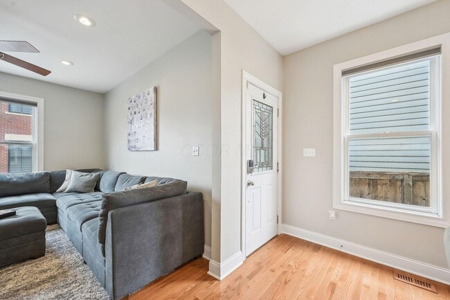 Building Photo - 565 Lathrop St
