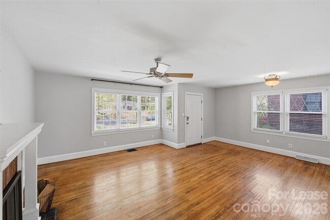 Building Photo - 2214 Arnold Dr