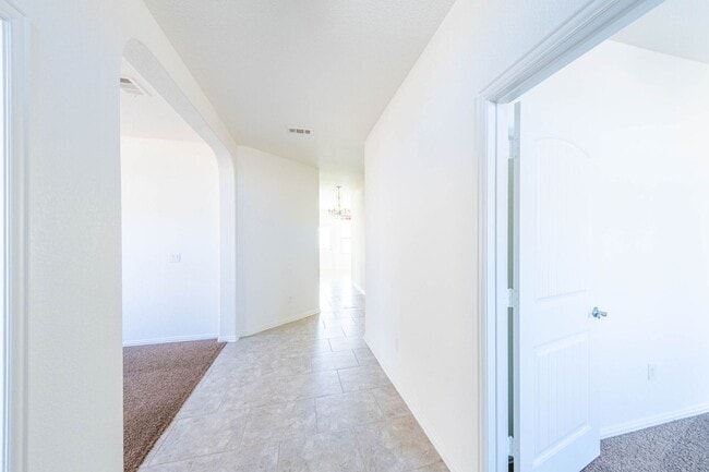 Building Photo - 4 Bedroom 2 Bathroom Ready to rent April 1st, 2026