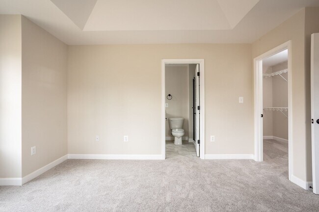 Building Photo - Spacious End Unit Luxury Townhome! Outstanding Location!