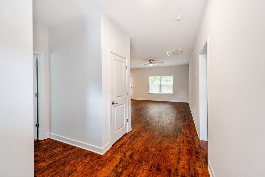 Building Photo - 910 N Ransom St