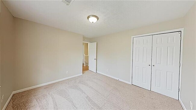 Building Photo - 4046 Central Dr