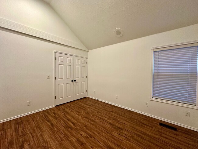 Building Photo - Large Three Bedroom Home in the Cinnamonwood Estates