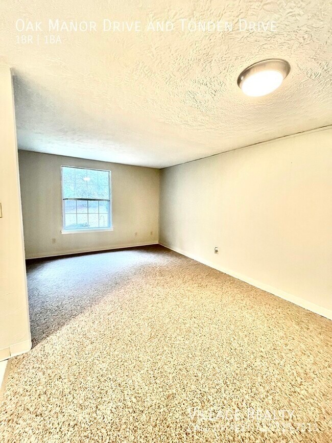 Building Photo - FEW STEPS, No one above or below! Cozy 1-B...