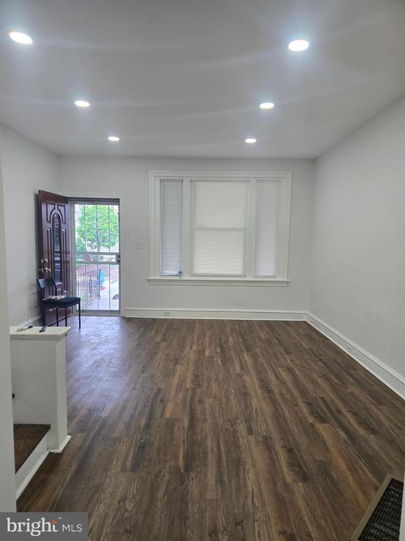 Building Photo - 724 W Wingohocking St