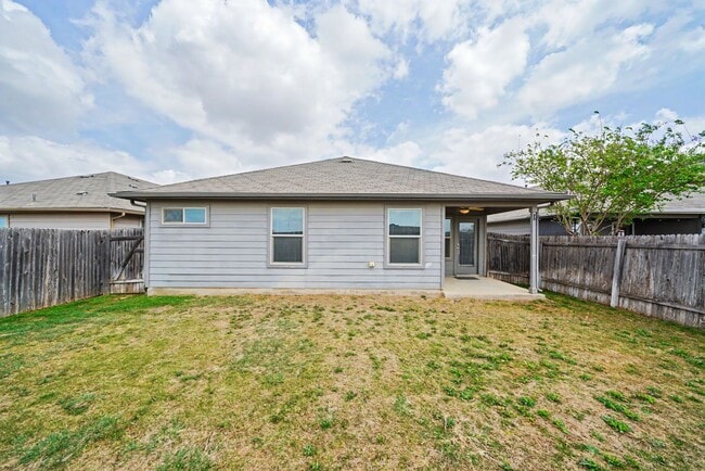 Building Photo - Modern 4-Bed Home with Open Layout in New Braunfels - Realtor Commission: $500