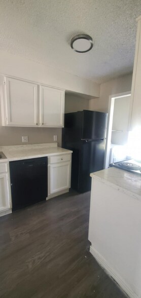 Building Photo - 129 S Las Vegas Trail