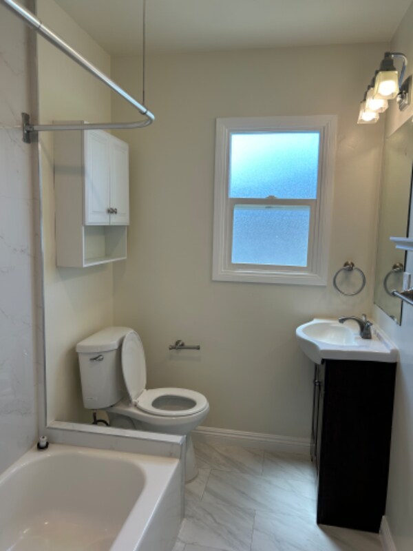 Building Photo - 3445 Carmona Ave