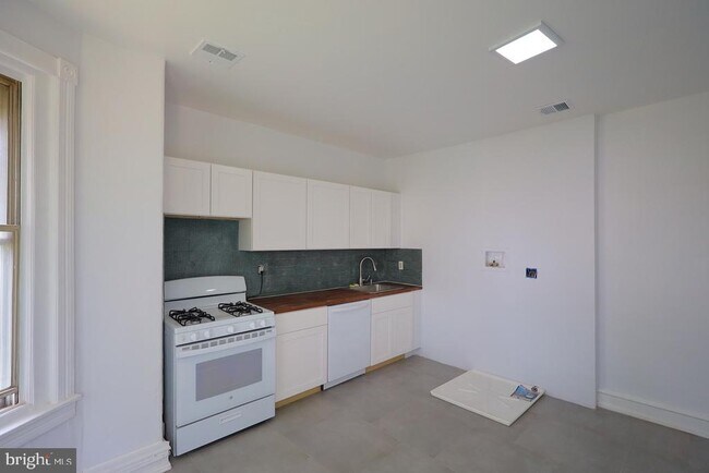 Building Photo - 5321 Baltimore Ave