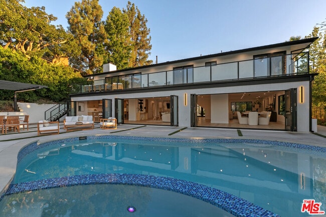 Building Photo - 18101 Green Meadow Dr