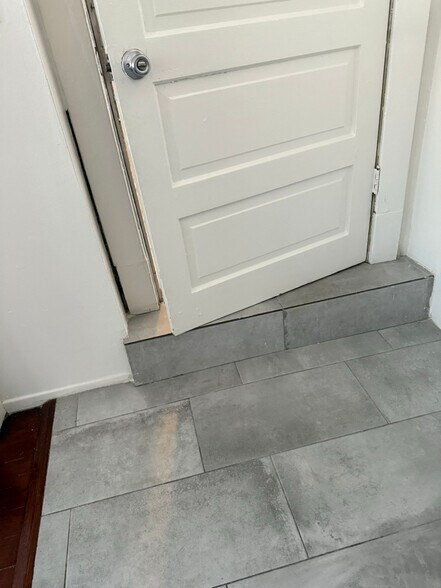 Building Photo - 1114 N Poinsettia Pl