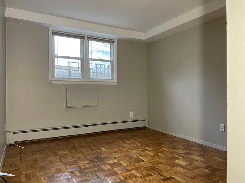 Bedroom - 200 Centre Ave