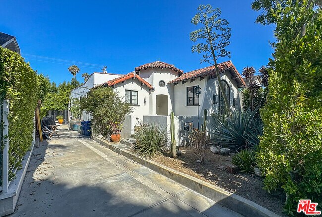 Building Photo - 345 Westbourne Dr