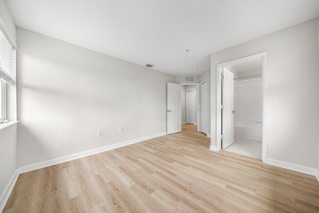 Building Photo - 1008 Shoma Dr