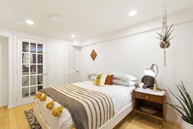 Building Photo - 7 Murdock St