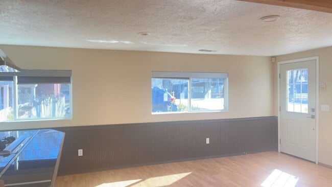 Building Photo - Commercial Lease Opportunity – Jacksonville, Oregon