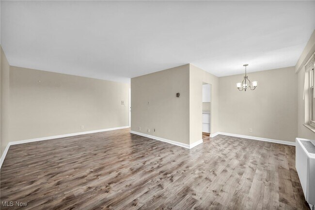 Building Photo - 11850 Edgewater Dr